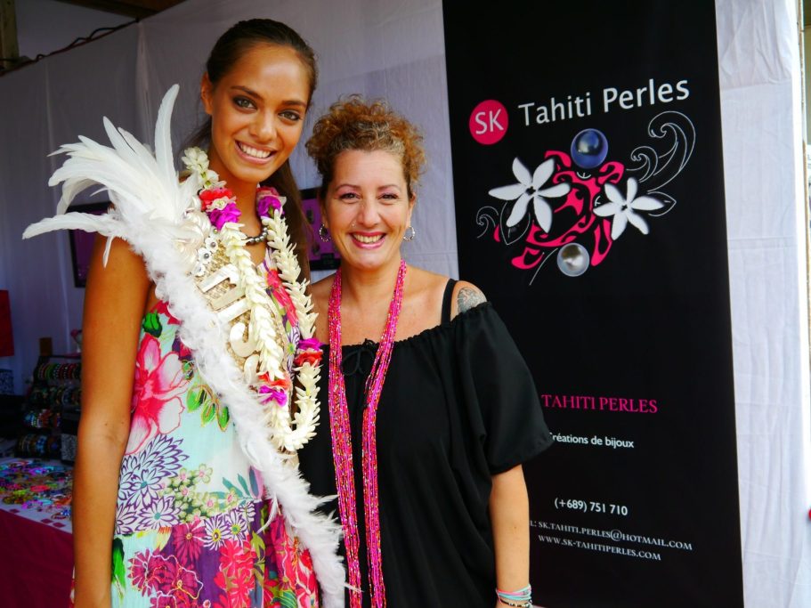 Visita de la Miss Tahití a mi stand